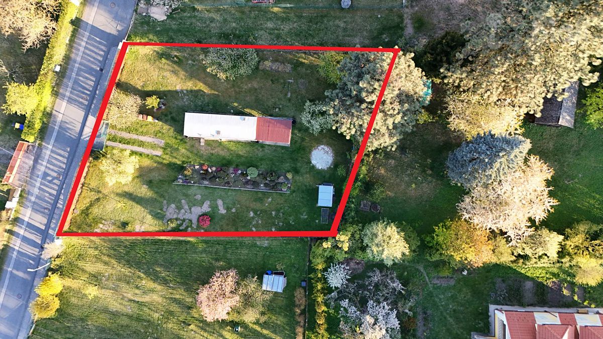 Prodej stavebního pozemku 974 m² – fotografie 2