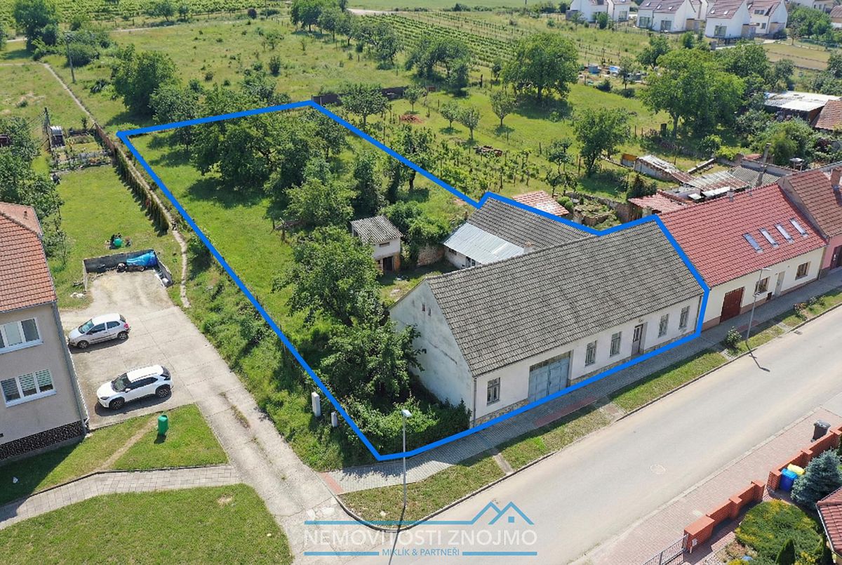 Prodej rodinného domu 284 m², pozemek 1670 m²