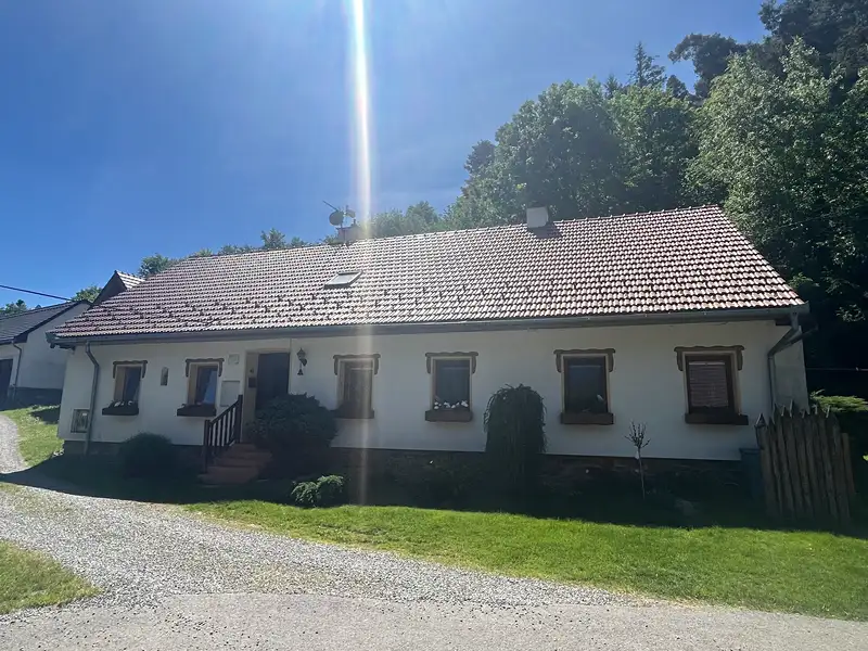 Prodej rodinného domu 200 m², pozemek 975 m², Bousín – náhled fotky 1