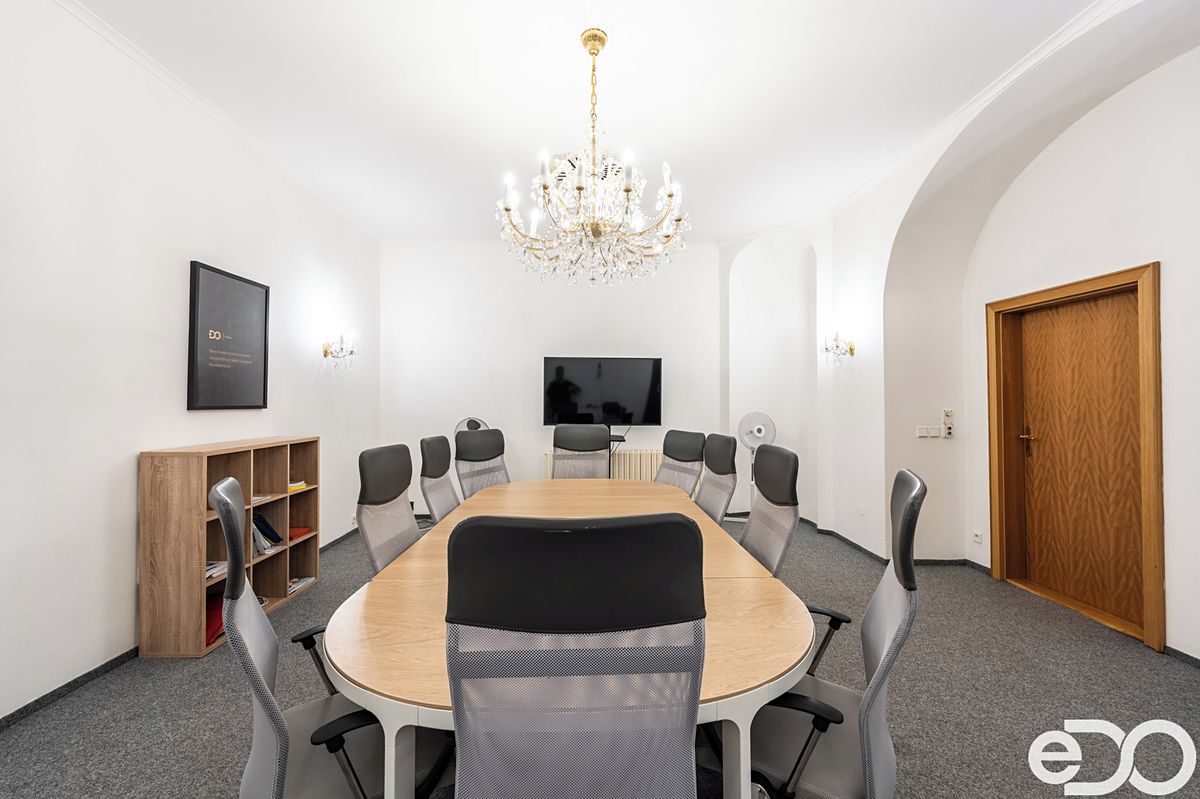 Pronájem kanceláře 193 m² – fotografie 2