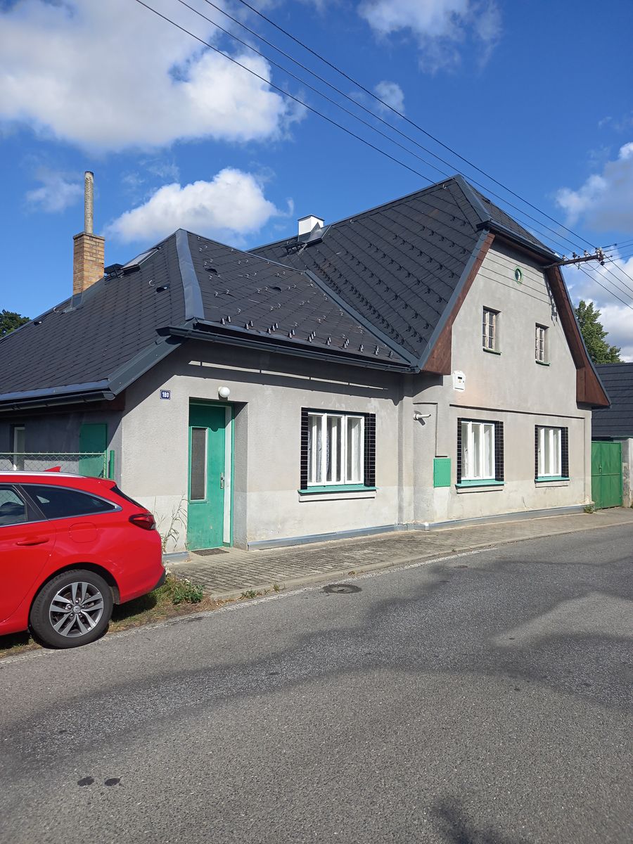Prodej rodinného domu 254 m², pozemek 715 m²