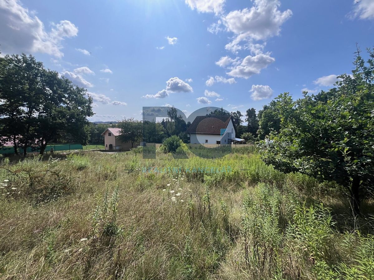 Prodej stavebního pozemku 1028 m² – fotografie 4