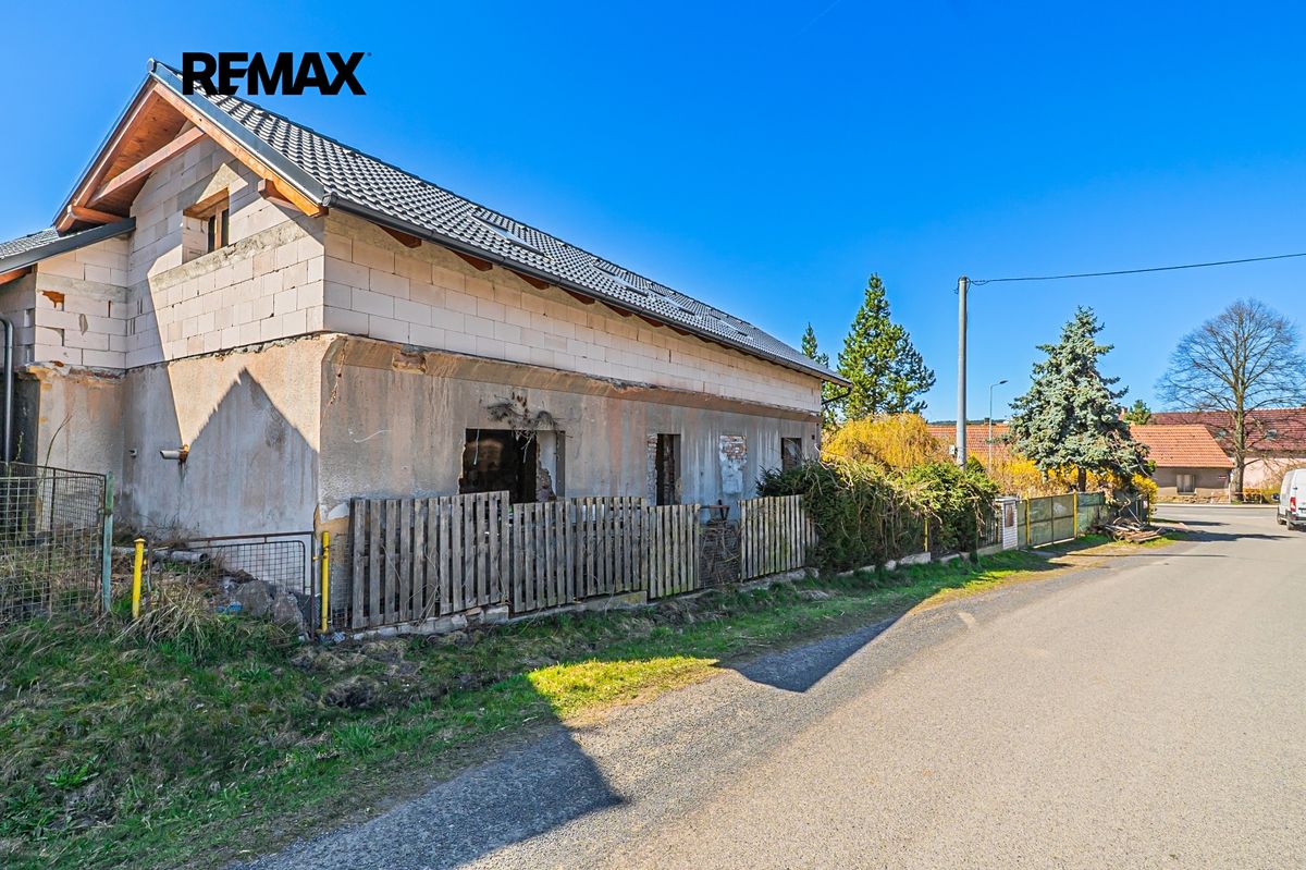Prodej rodinného domu 215 m², pozemek 437 m² – fotografie 2