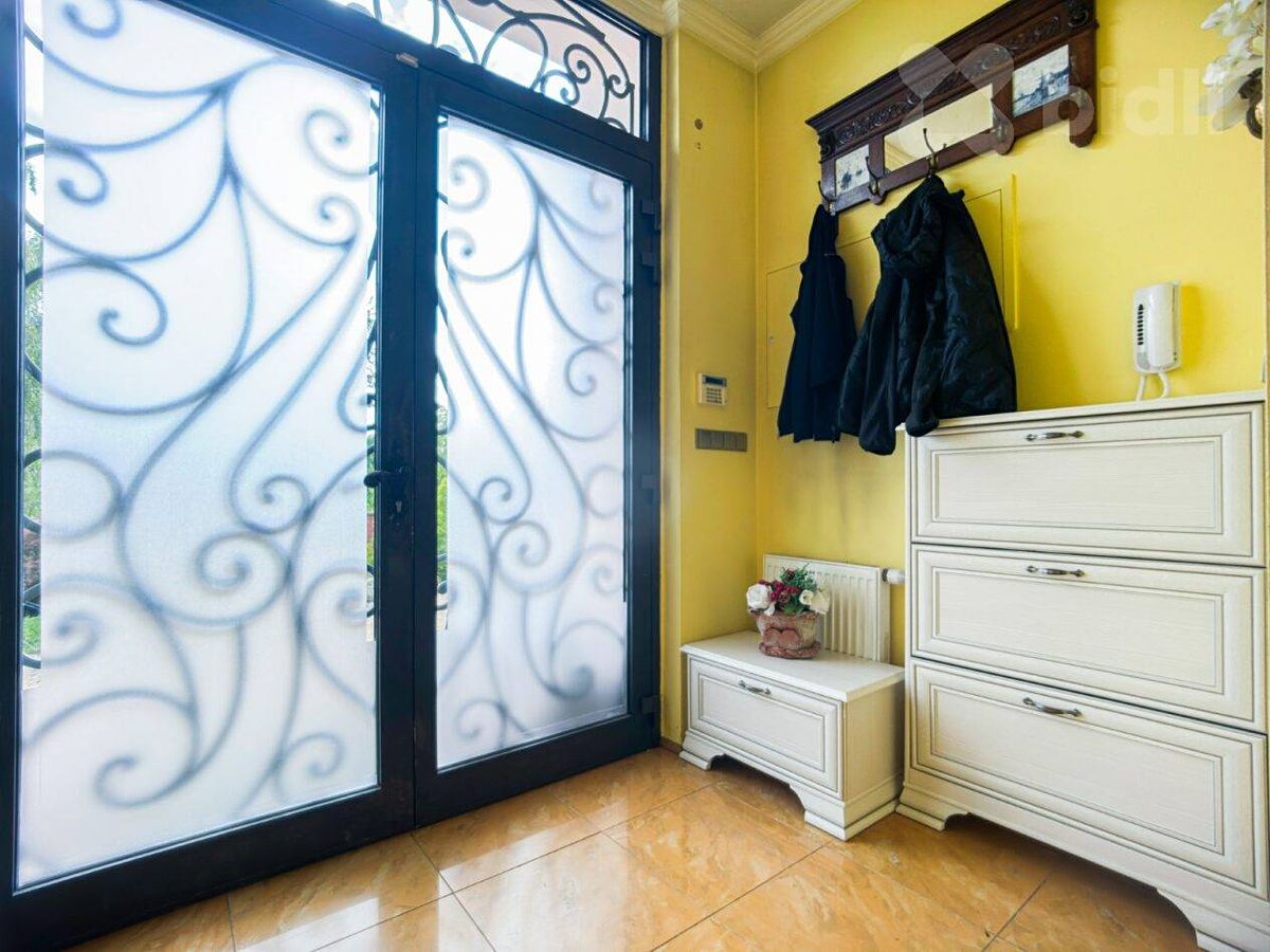 Prodej rodinného domu 256 m², pozemek 1249 m² – fotografie 2
