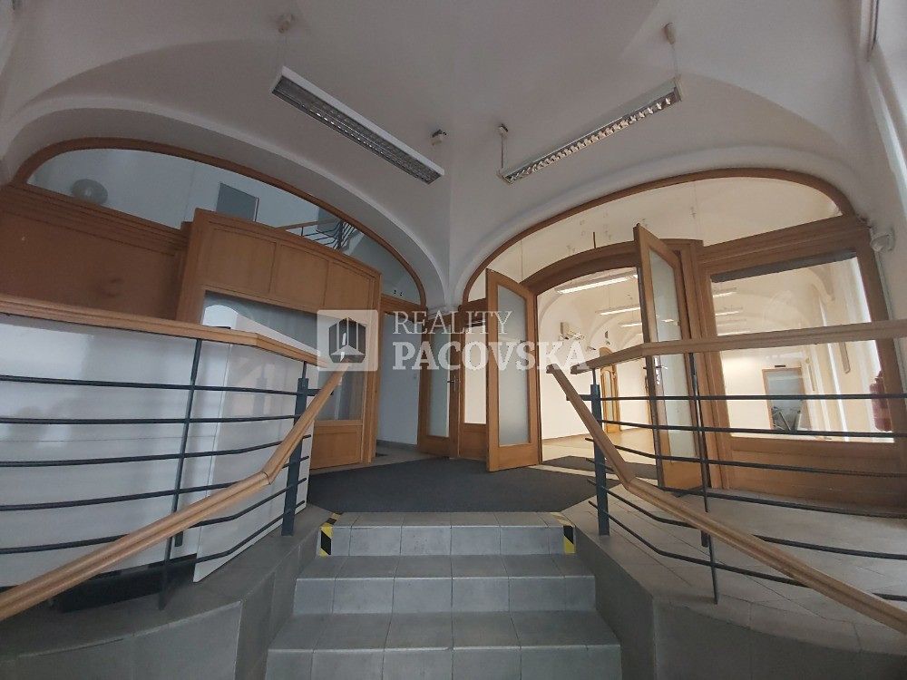 Pronájem obchodního prostoru 122 m² – fotografie 2