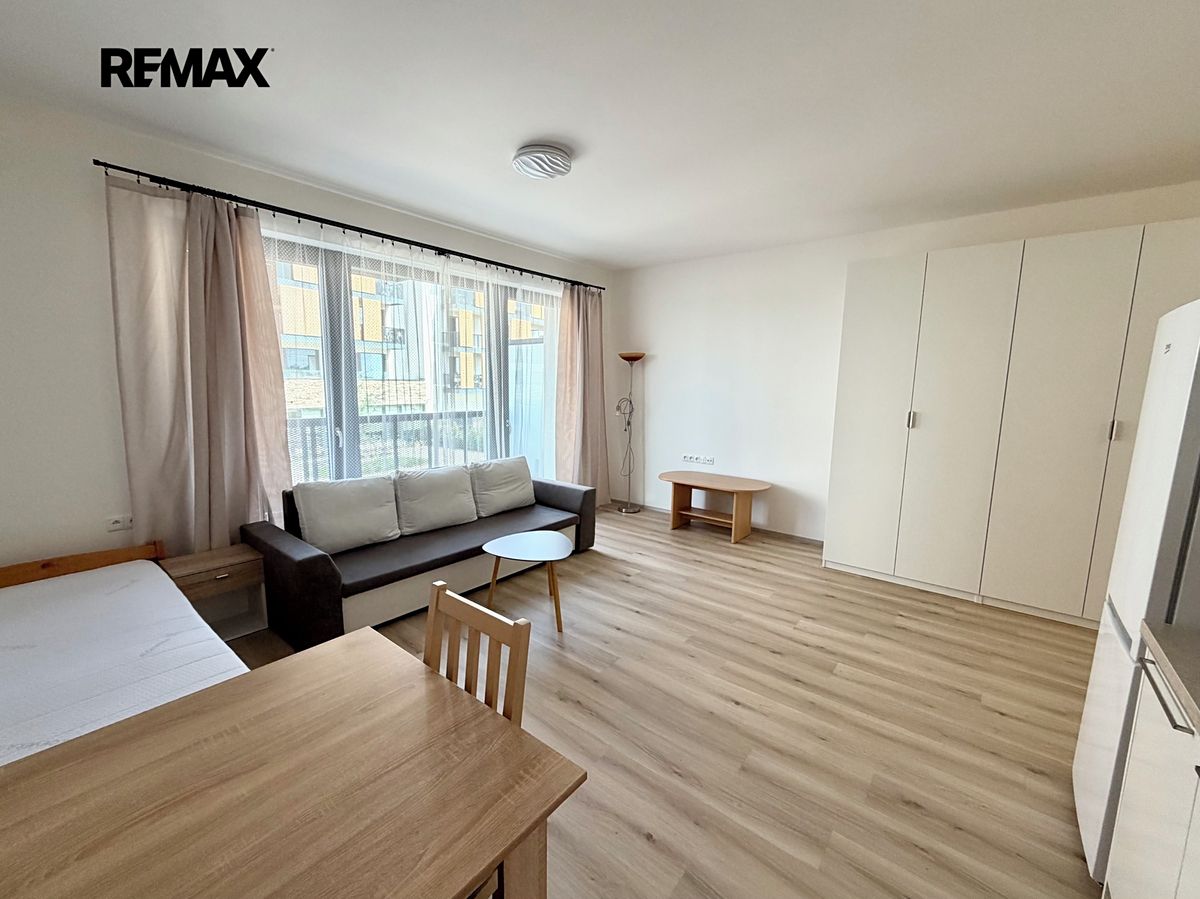 Pronájem bytu 1+kk 38 m²