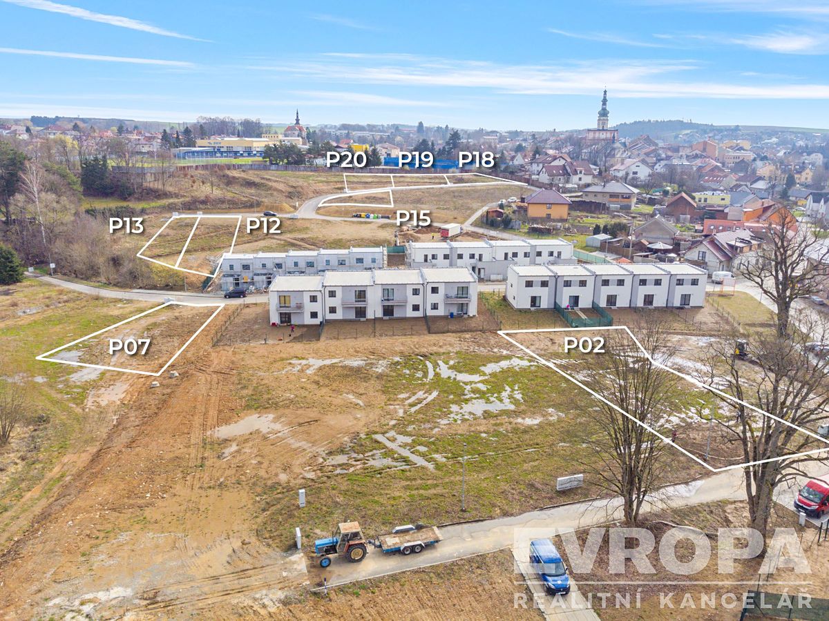 Prodej stavebního pozemku 742 m² – fotografie 2