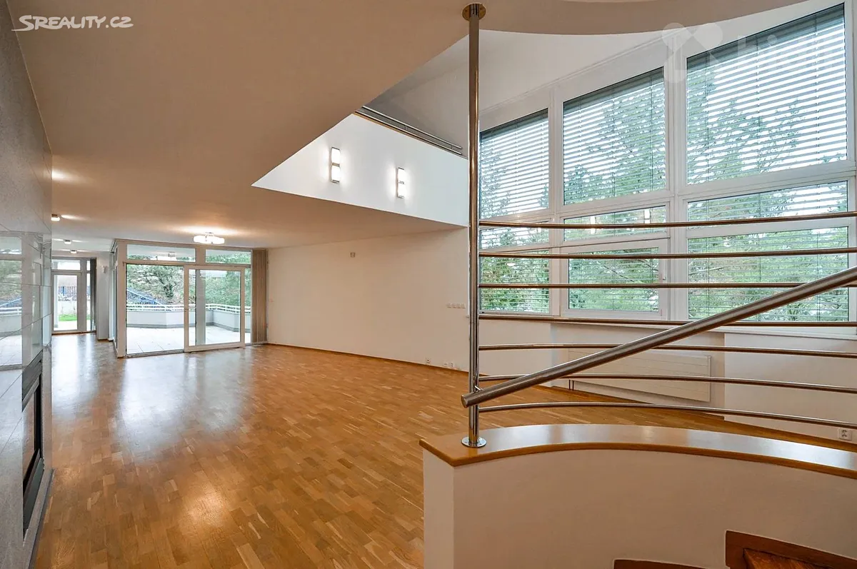 Pronájem rodinného domu 379 m², pozemek 572 m² – pohled 5