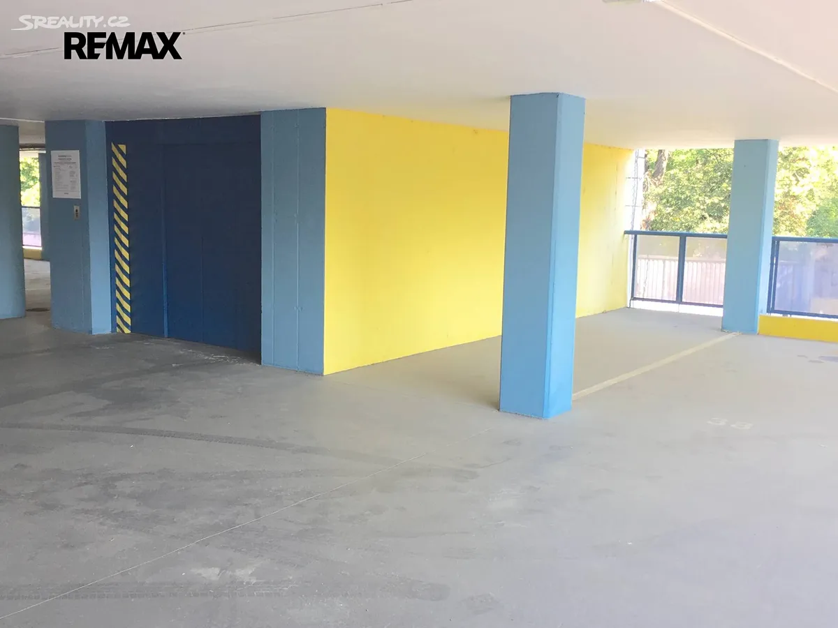 Pronájem garážového stání 15 m² – pohled 4