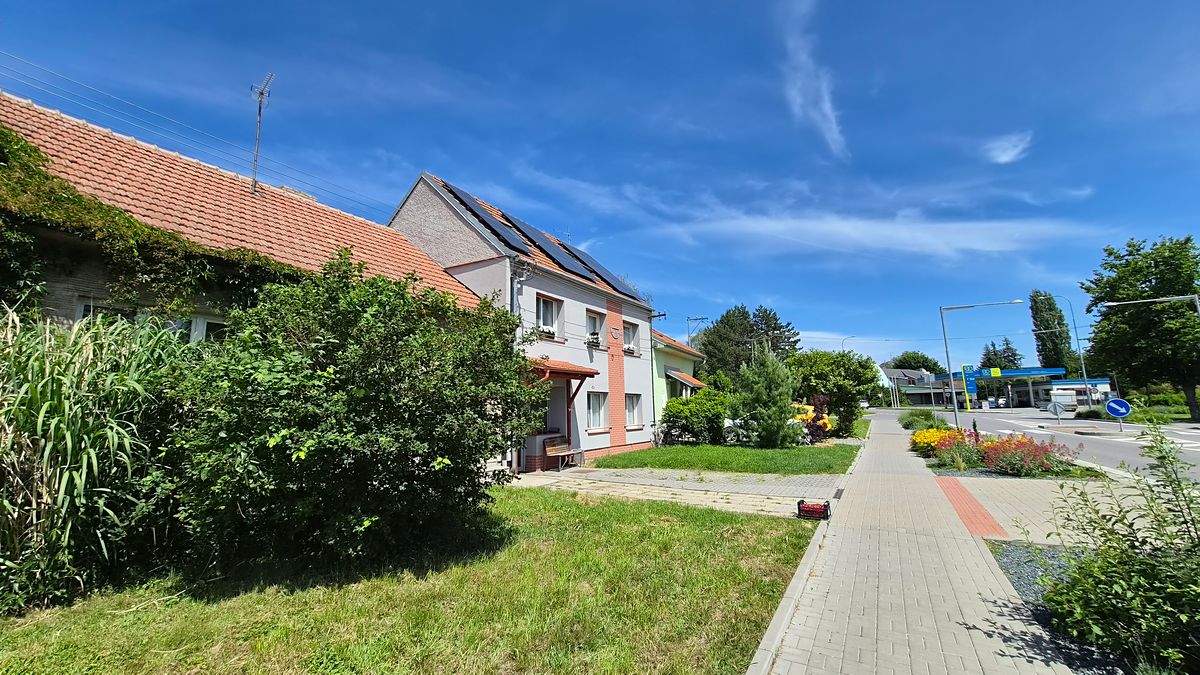 Prodej rodinného domu 350 m², pozemek 784 m² – fotografie 3