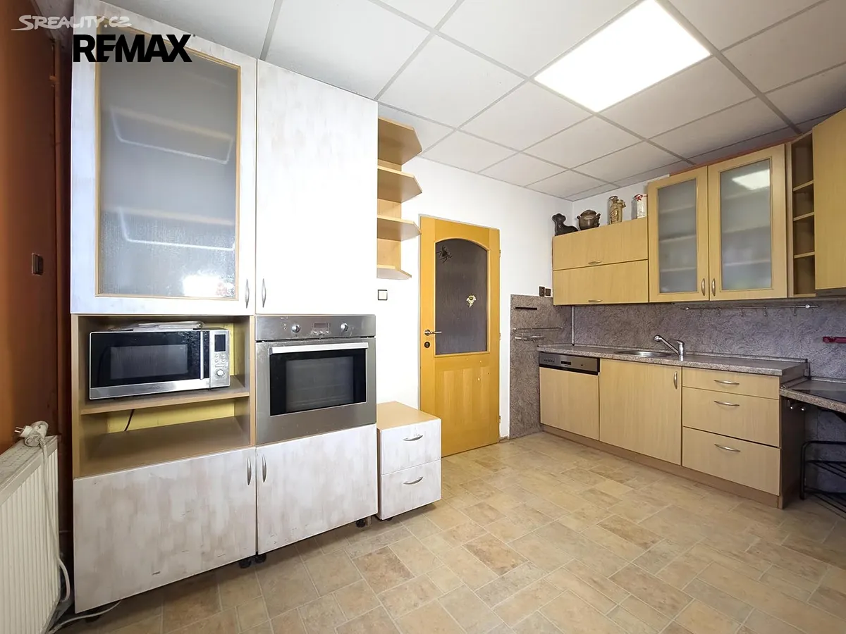 Prodej rodinného domu 184 m², pozemek 343 m² – další