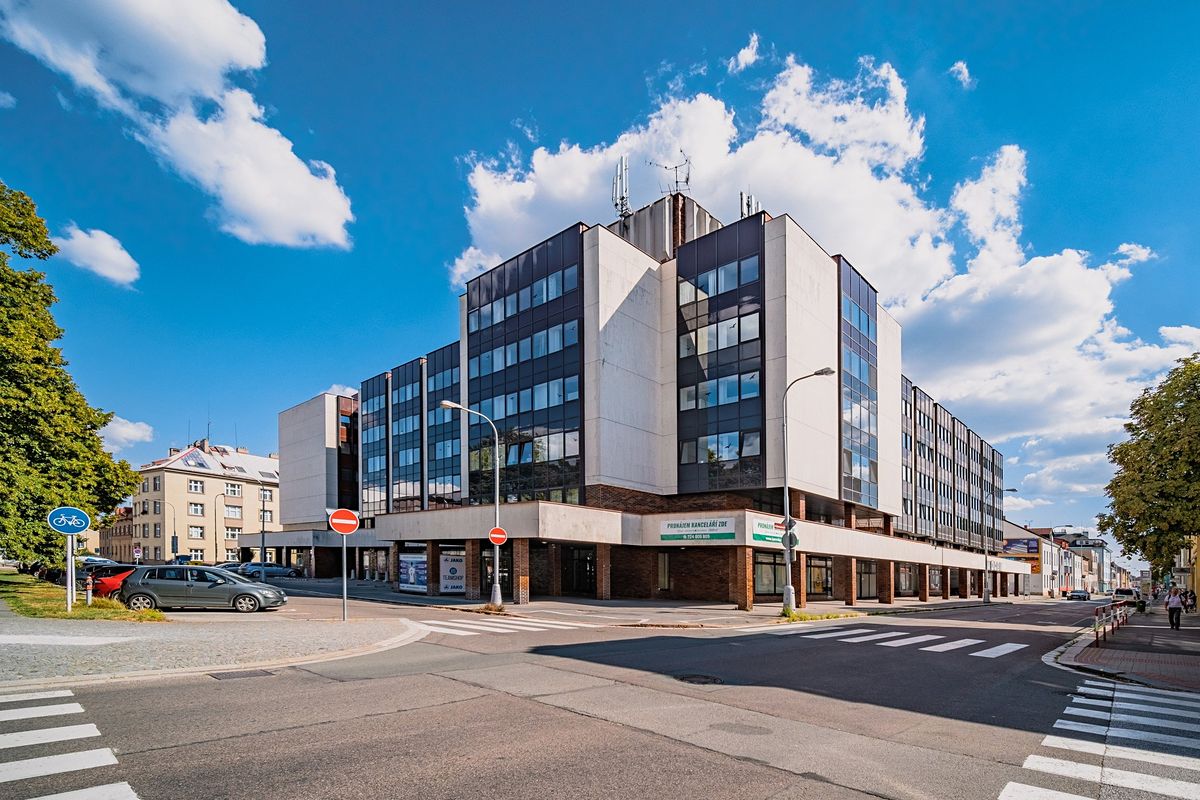 Pronájem kanceláře 300 m²