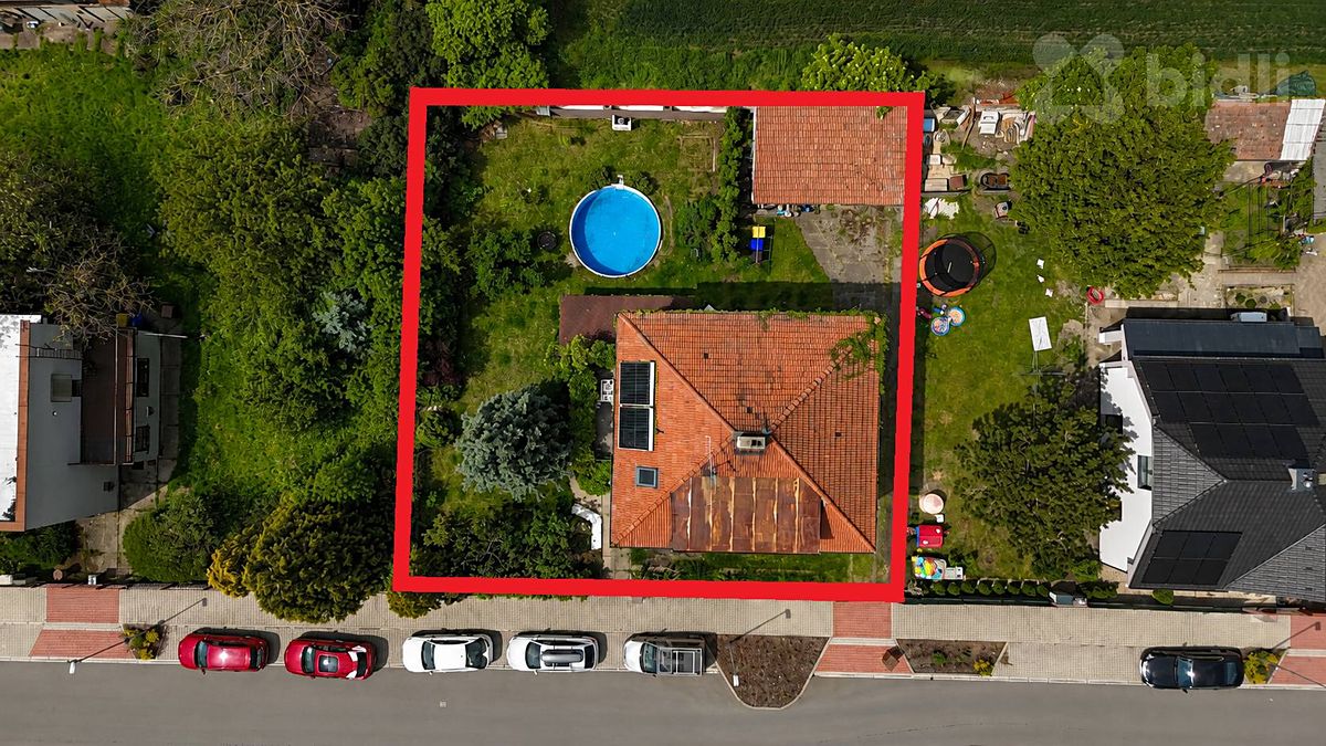 Prodej rodinného domu 250 m², pozemek 641 m² – fotografie 2