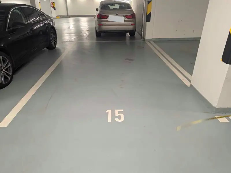 Pronájem garážového stání 19 m², Praha – náhled fotky 1