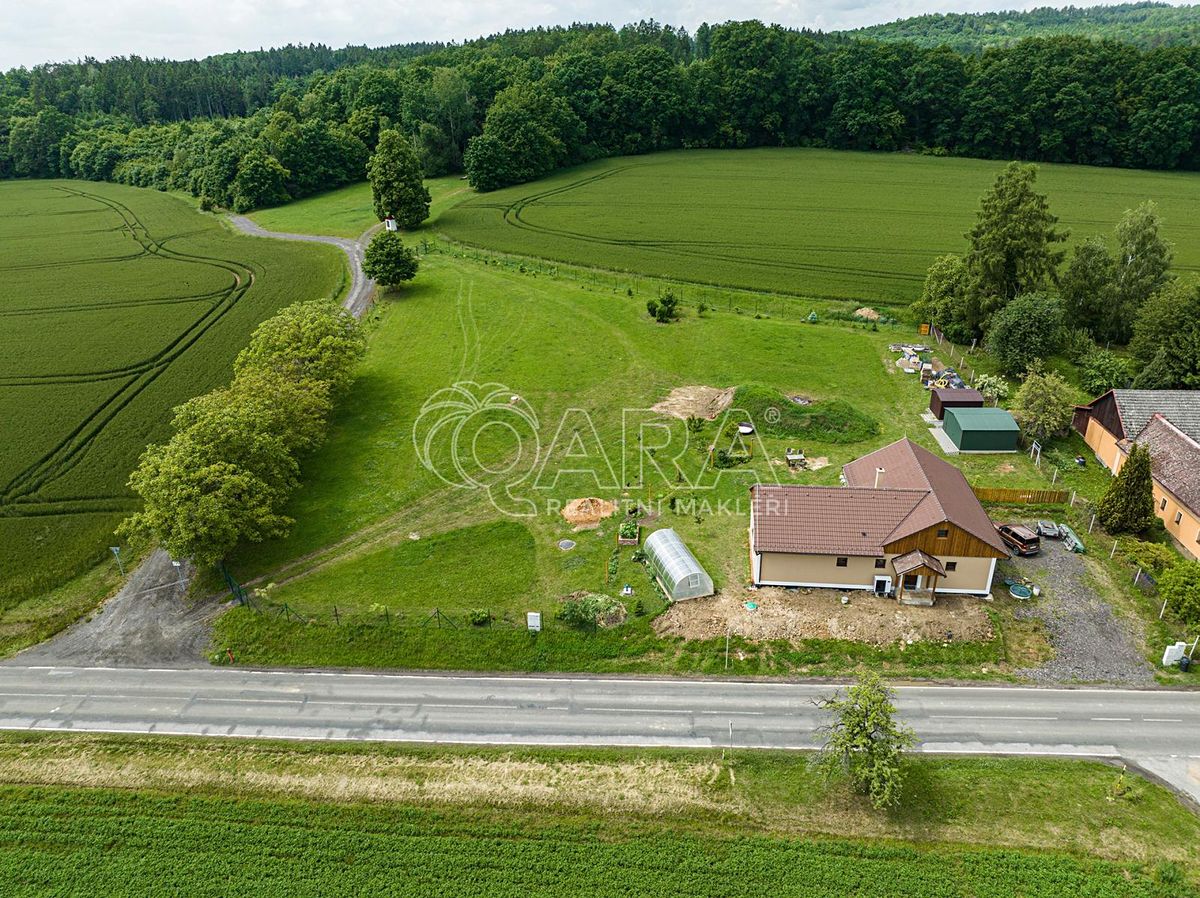 Prodej stavebního pozemku 1400 m² – fotografie 3