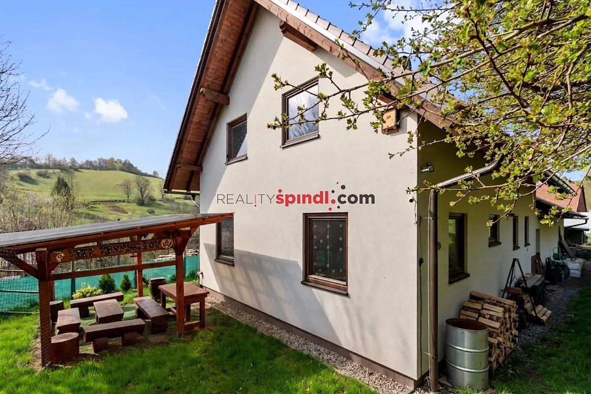 Prodej rodinného domu 188 m², pozemek 3565 m²