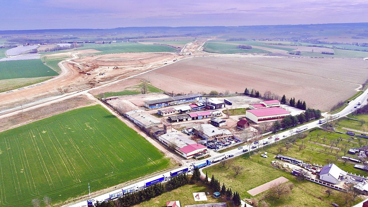 Prodej komerčního pozemku 30000 m² – fotografie 2