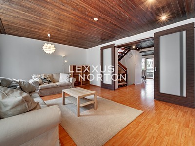 Pronájem  rodinného domu 244 m², pozemek 290 m²