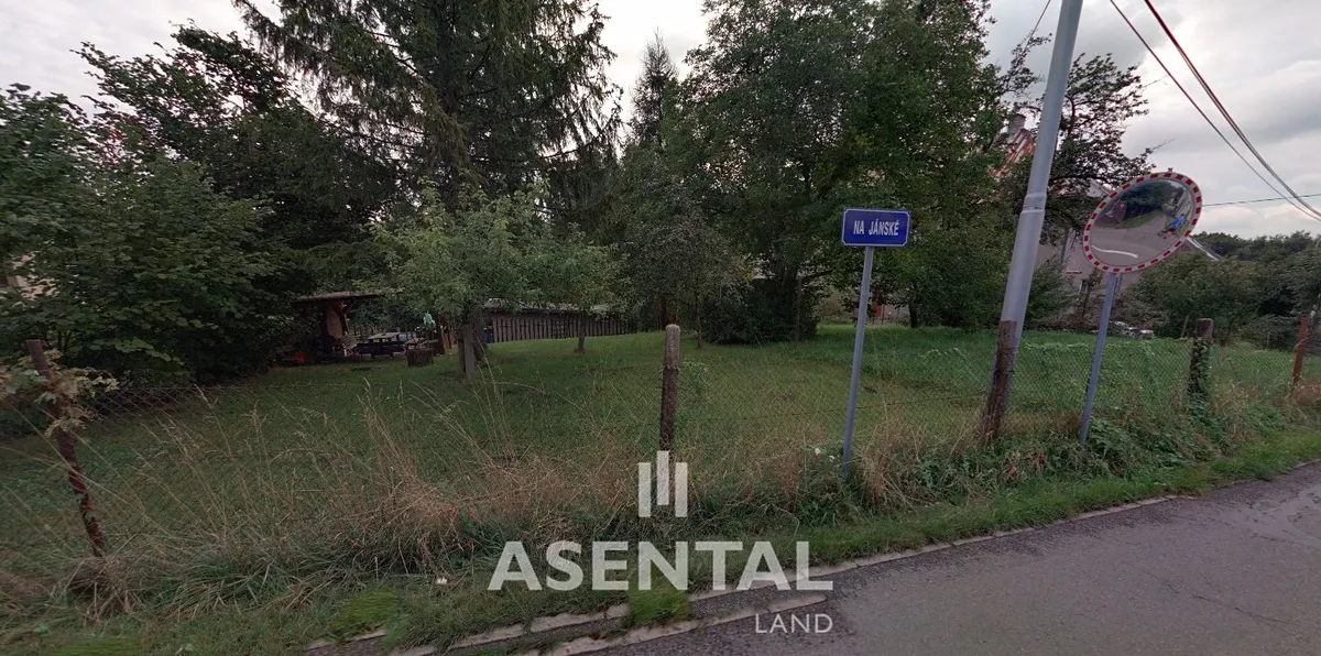 Prodej stavebního pozemku 1303 m²