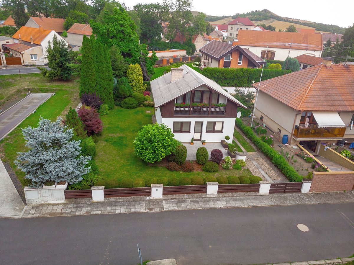 Prodej rodinného domu 151 m², pozemek 595 m² – fotografie 2