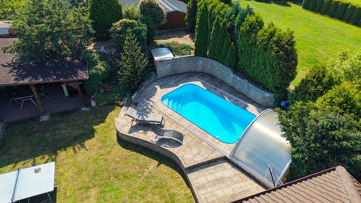 Prodej rodinného domu 220 m², pozemek 842 m² – fotografie 2