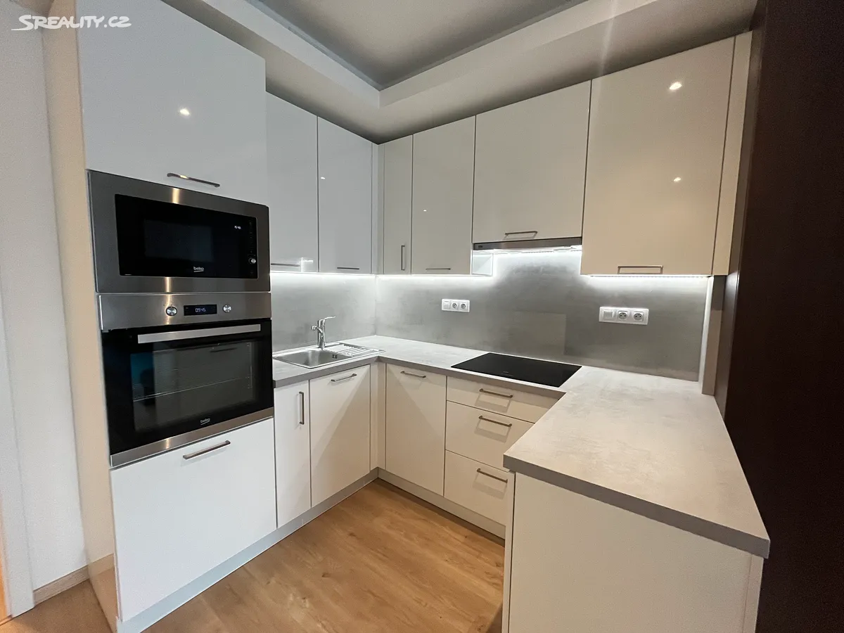 Pronájem bytu 1+kk 36 m², Praha