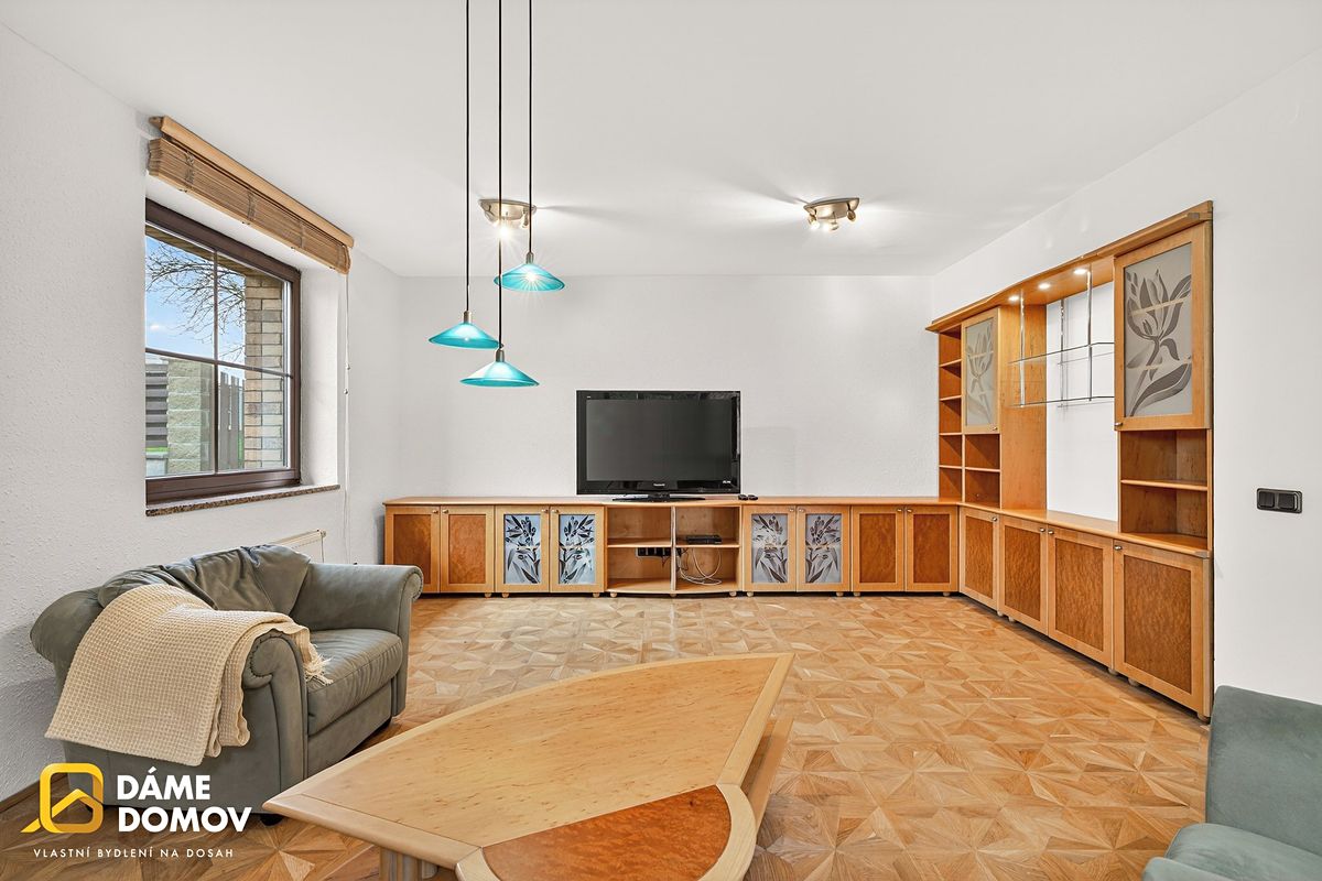 Prodej rodinného domu 250 m², pozemek 560 m² – fotografie 5
