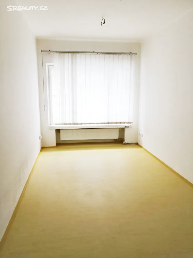 Pronájem kanceláře 19 m² – pohled 2