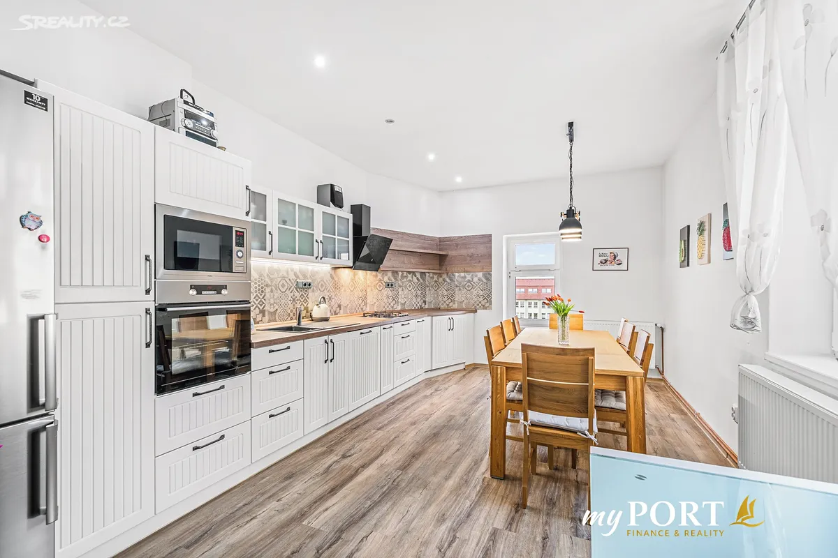Pronájem bytu 3+1 132 m², Hálkova