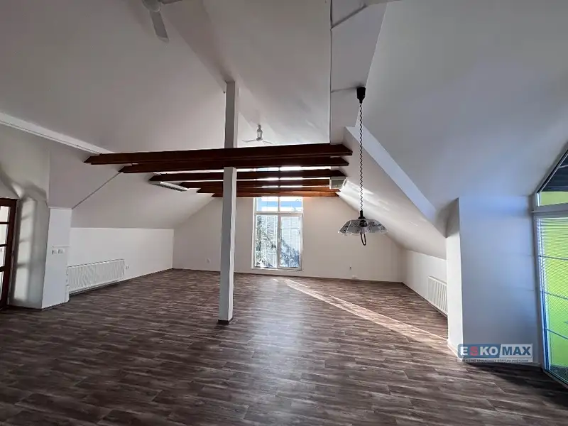 Pronájem bytu 2+1 100 m², Břeclav – náhled fotky 2