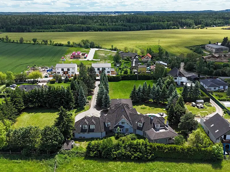 Prodej vily 764 m², pozemek 2792 m², Babice – náhled fotky 3