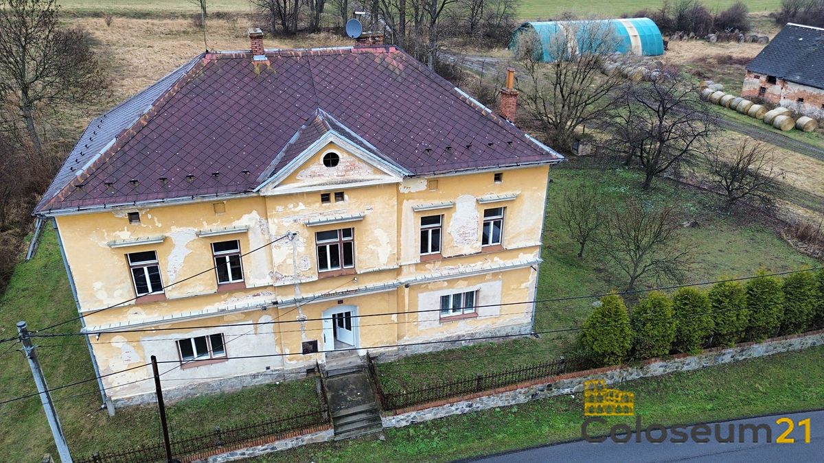 Prodej rodinného domu 670 m², pozemek 1114 m² – fotografie 2