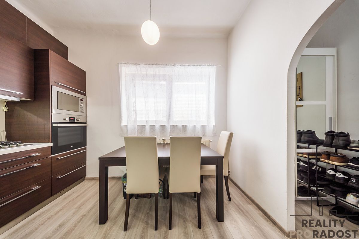 Prodej vícegeneračního domu 242 m², pozemek 430 m² – fotografie 5