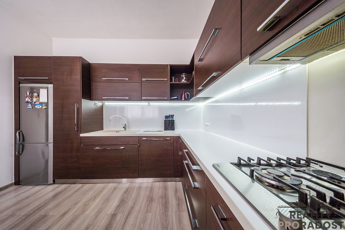 Prodej vícegeneračního domu 242 m², pozemek 430 m² – fotografie 3