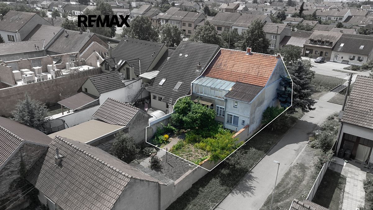 Prodej rodinného domu 180 m², pozemek 230 m² – fotografie 2