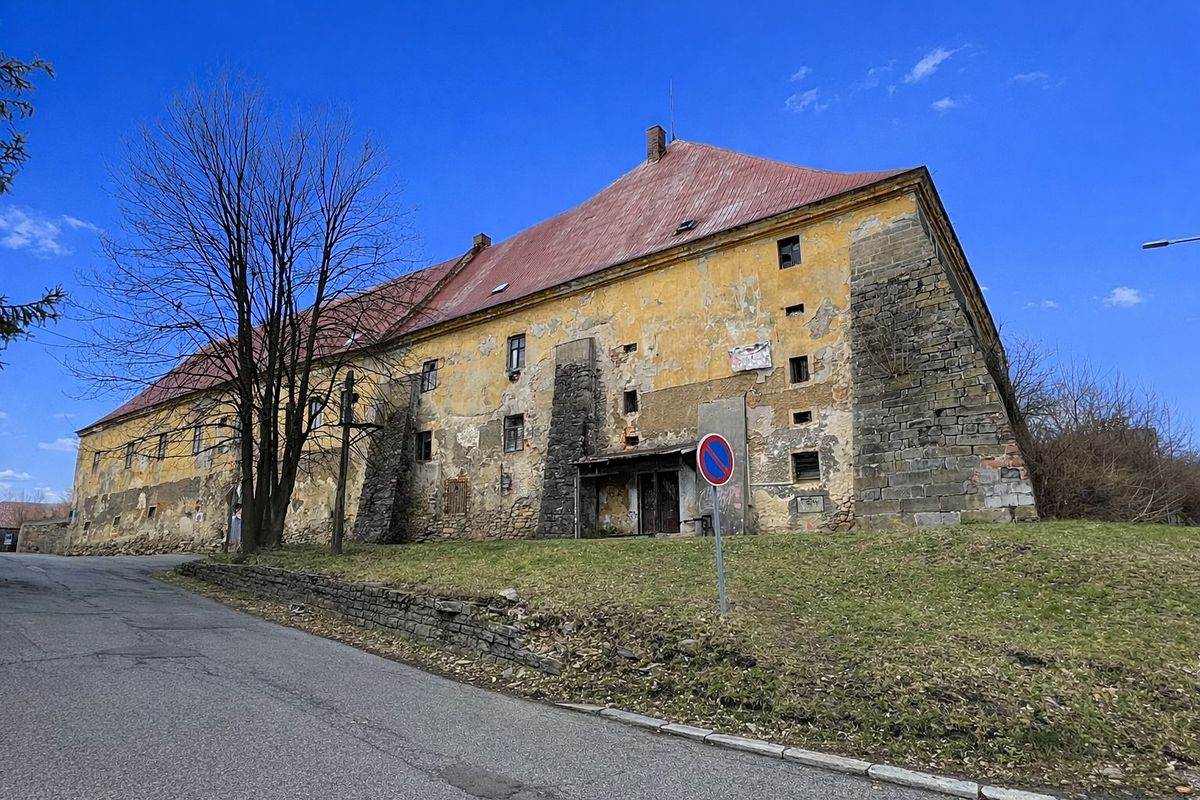 Prodej komerční nemovitosti 3000 m² – fotografie 3