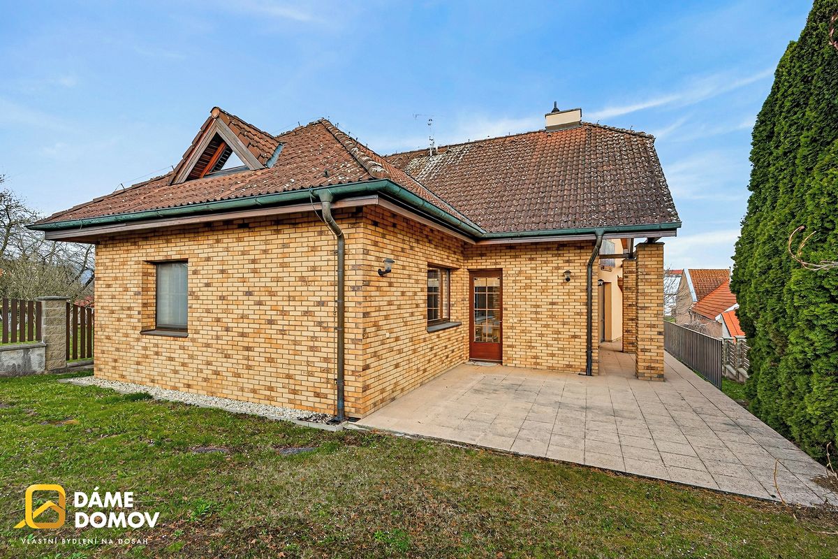 Prodej rodinného domu 250 m², pozemek 560 m² – fotografie 3