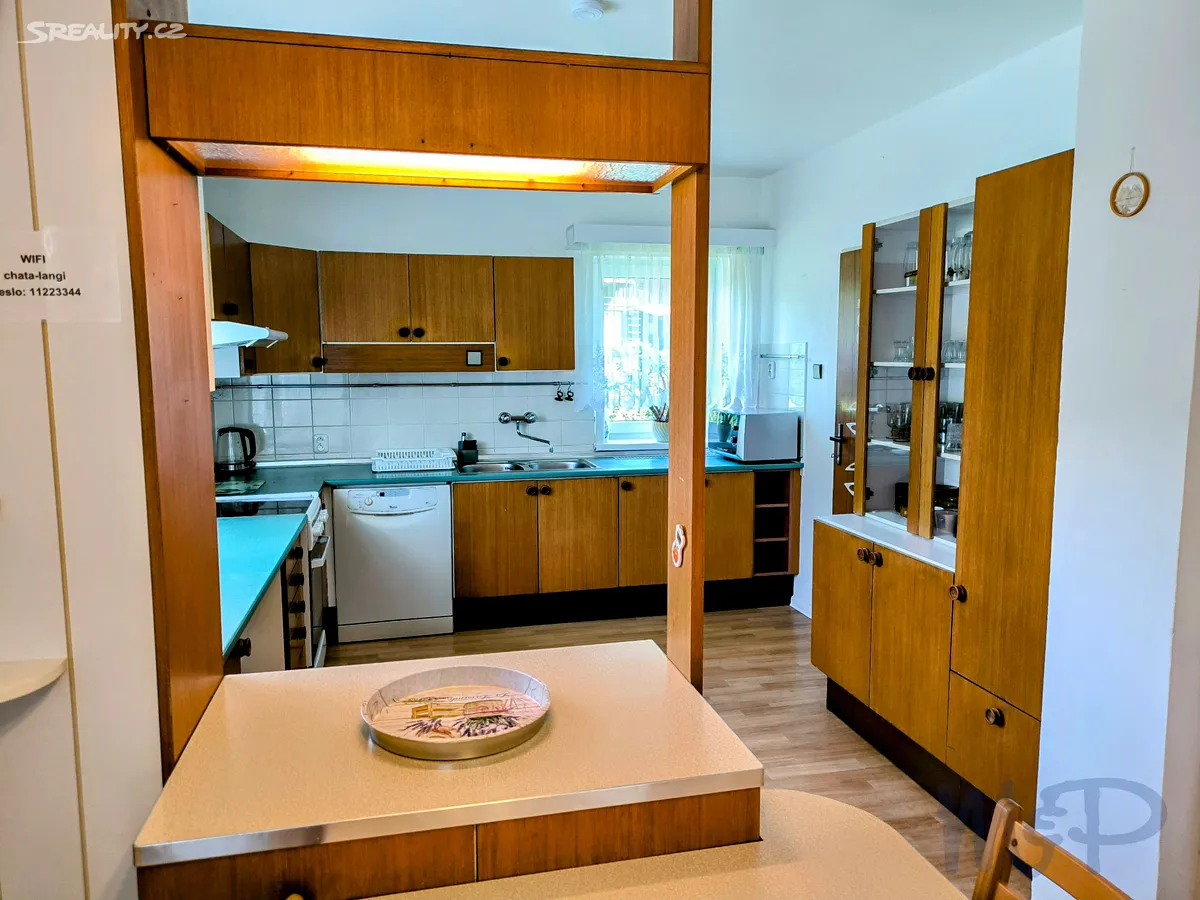 Prodej rodinného domu 220 m², pozemek 2343 m² – pohled 5