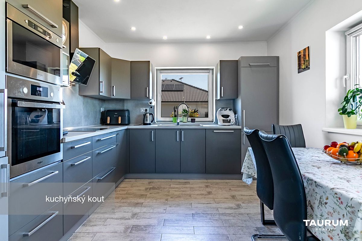 Prodej rodinného domu 112 m², pozemek 1056 m² – fotografie 4