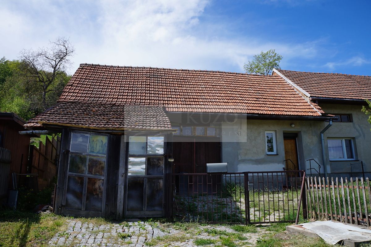 Prodej rodinného domu 210 m², pozemek 995 m² – fotografie 2
