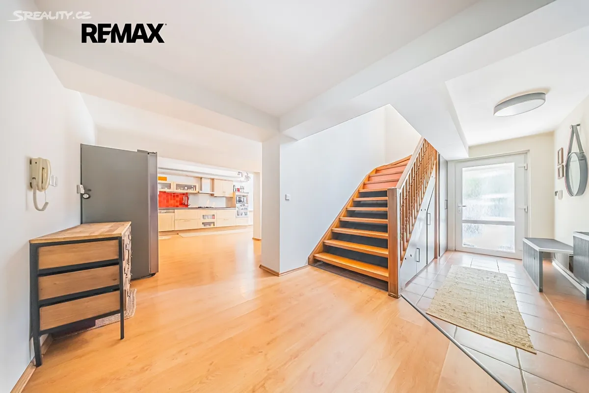 Prodej rodinného domu 190 m², pozemek 598 m² – pohled 3