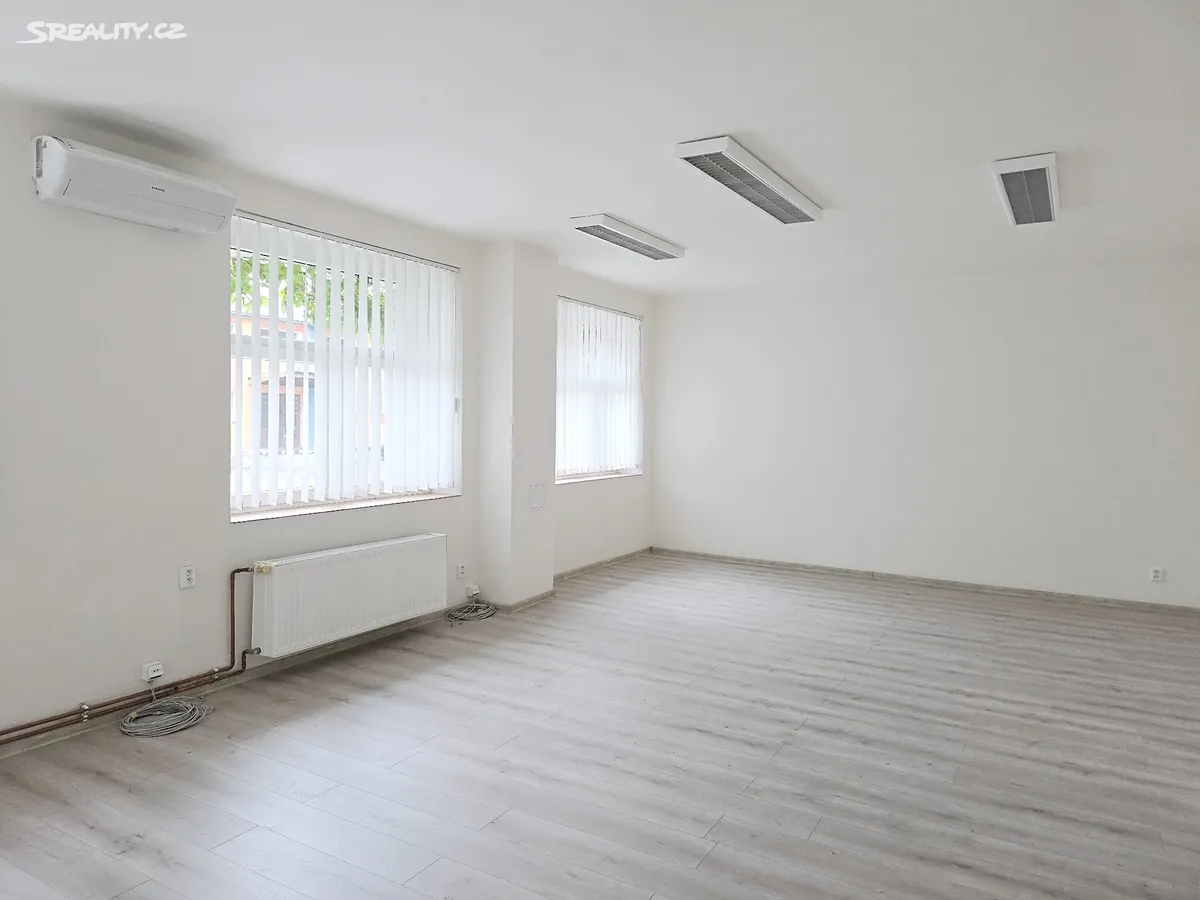 Pronájem kanceláře 72 m², Praha
