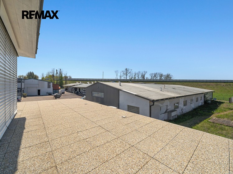Комерційне приміщення на продаж, 700 м² (30 з 31)