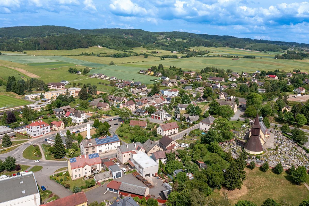 Prodej rodinného domu 200 m², pozemek 458 m² – fotografie 2