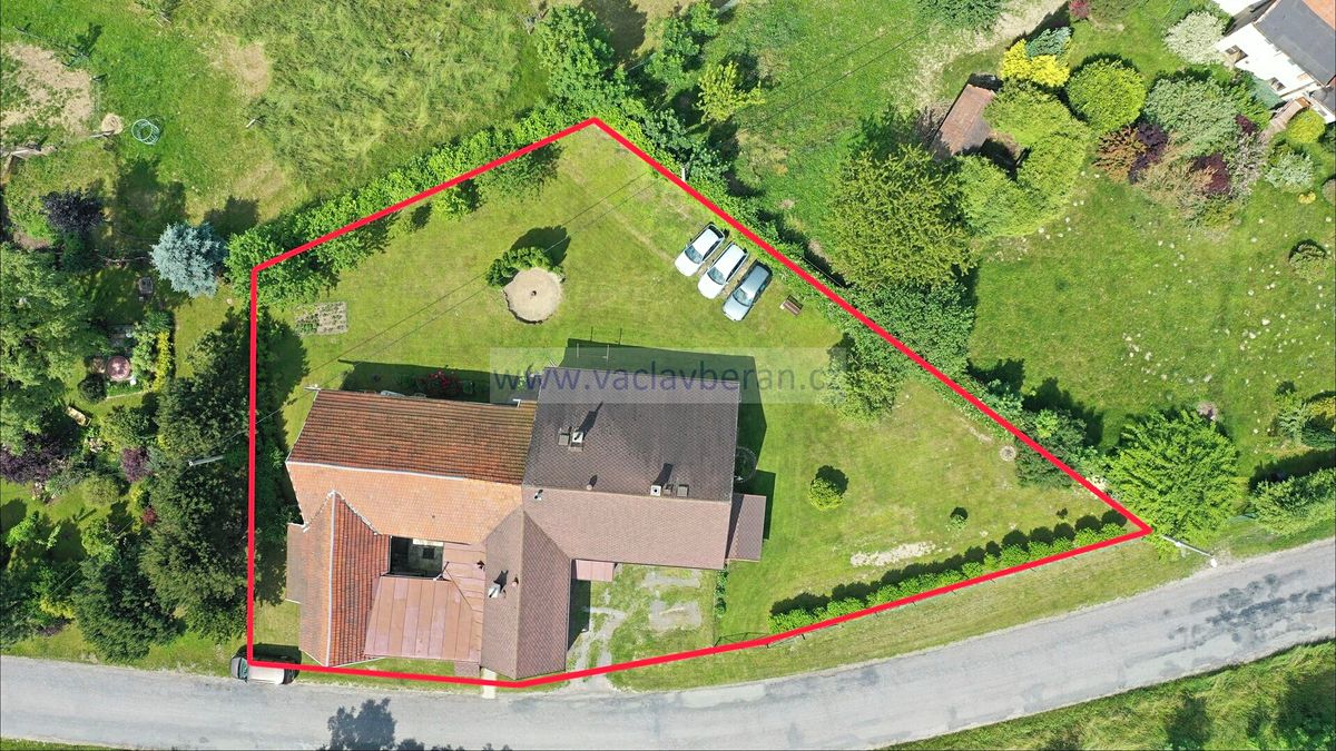 Prodej rodinného domu 378 m², pozemek 1656 m² – fotografie 2