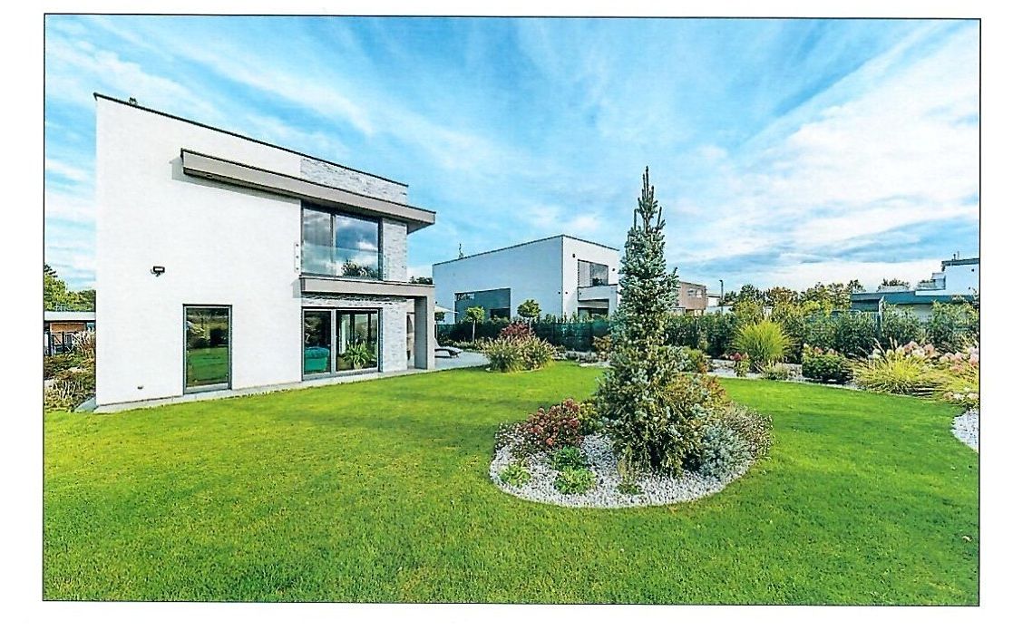 Prodej rodinného domu 195 m², pozemek 723 m² – fotografie 2