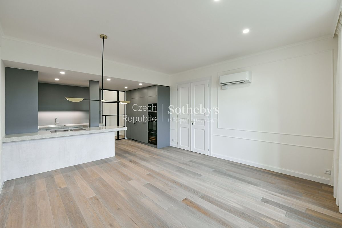 Pronájem bytu 4+kk 107 m²