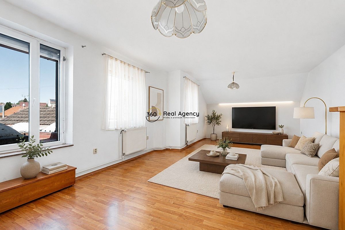 Prodej rodinného domu 390 m², pozemek 295 m² – fotografie 2