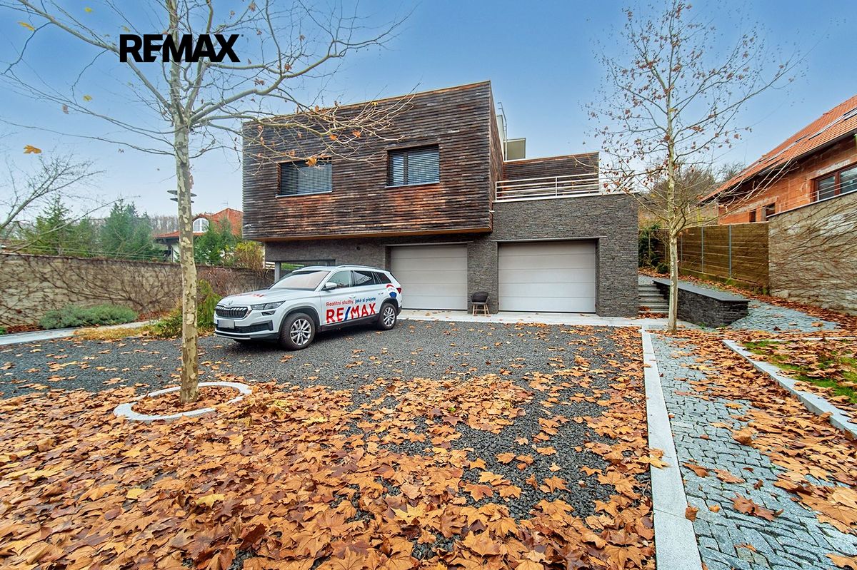 Prodej rodinného domu 536 m², pozemek 1709 m²
