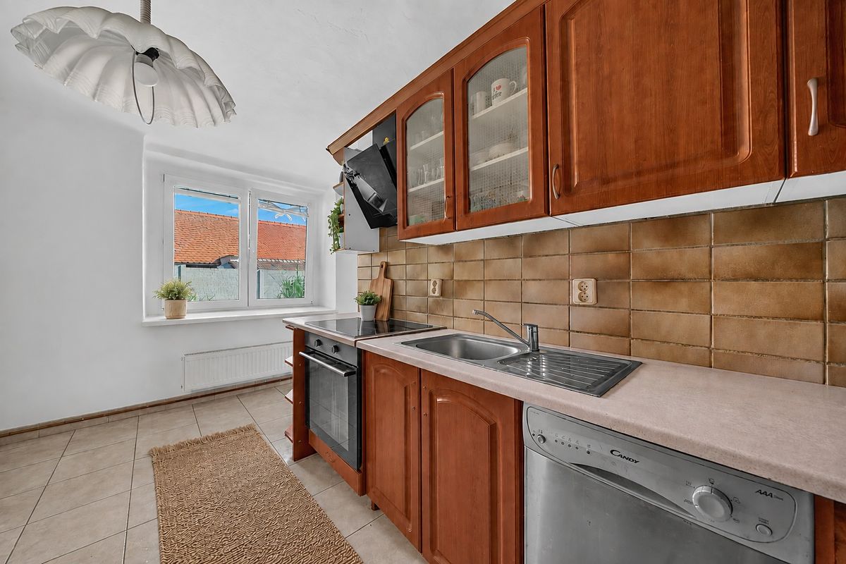 Prodej rodinného domu 82 m², pozemek 1328 m² – fotografie 2